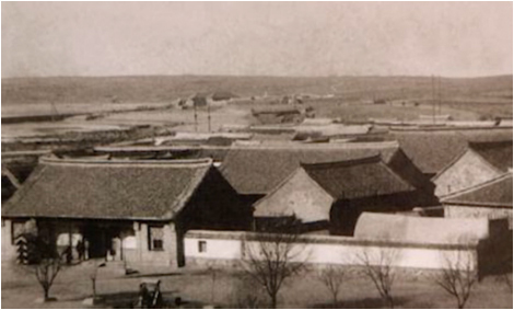 建于1982年的“青岛老衙门”,琴岛画会曾经活动于此,本照片拍摄于1987年,照片来自青岛档案馆信息网